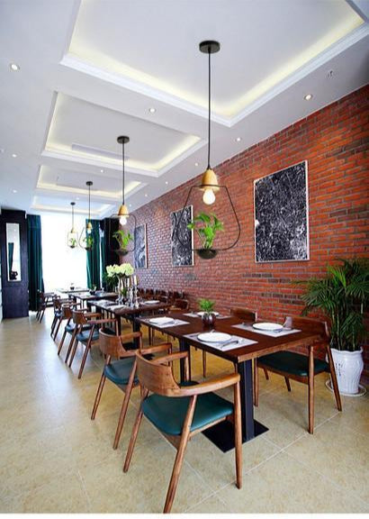 hanging plant light for restaurant